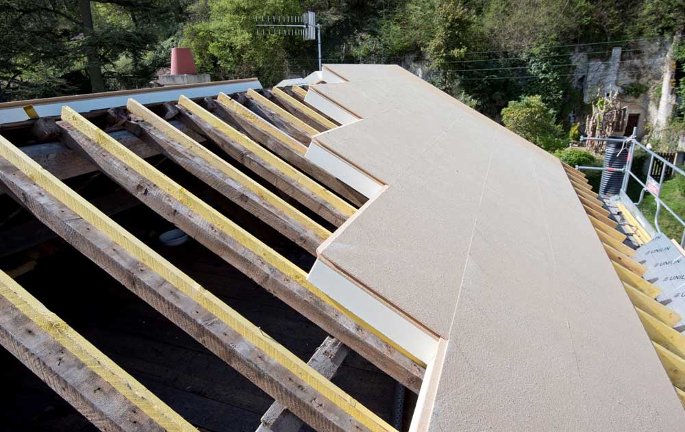 Chantier d'isolation de la toiture par l'extérieur, technique Sarking